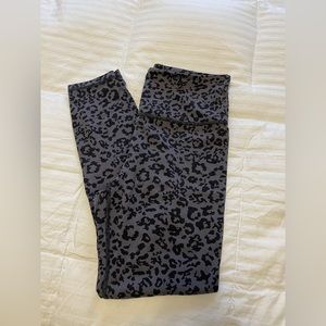 Athleta Leopard High Waisted Leggings (Salutation Stash Pocket Tight) - VEUC